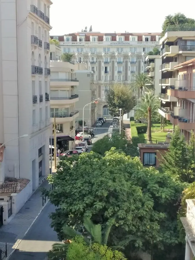 Cannes Located Behind The Martinez Hotel At 50 Meters To The Croisette 0*,